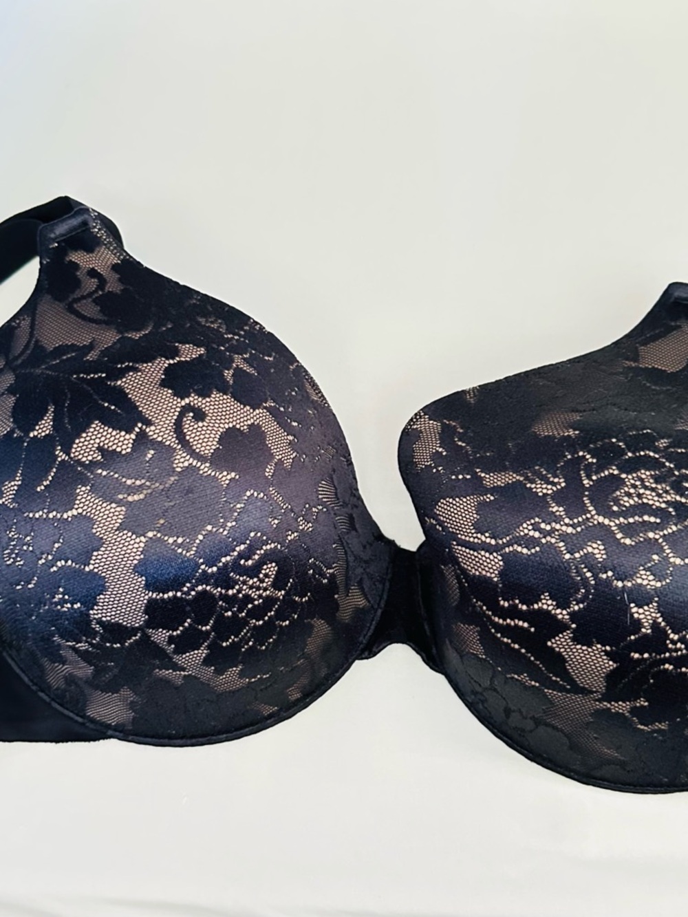 5 Soma Bras - 4 34DD Vanishing Back, 2 cream, 1 black, 1 black lace & 1 tan lift - Picture 8 of 13